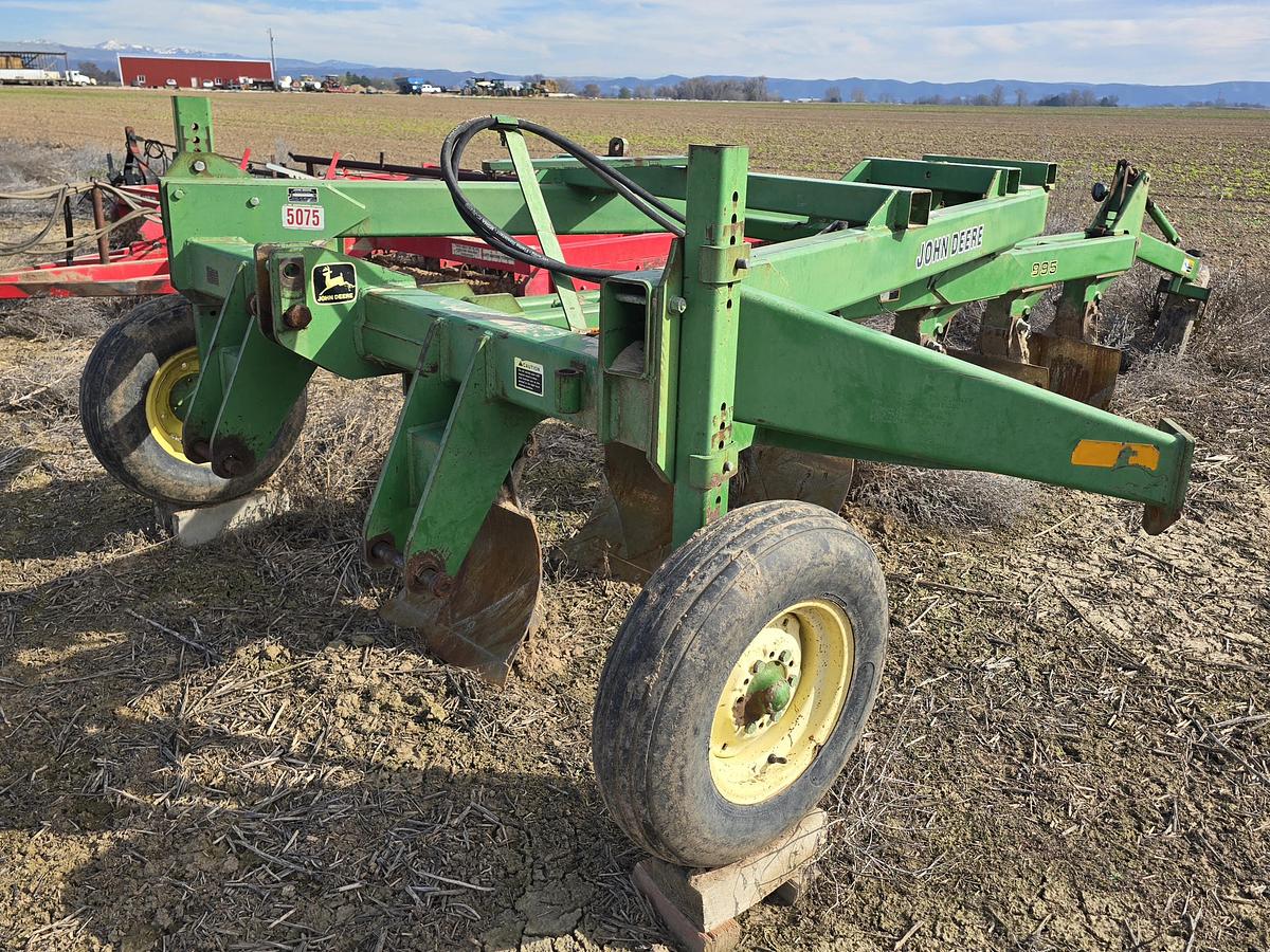 Used John Deere 995 Plow - 6 Bottom