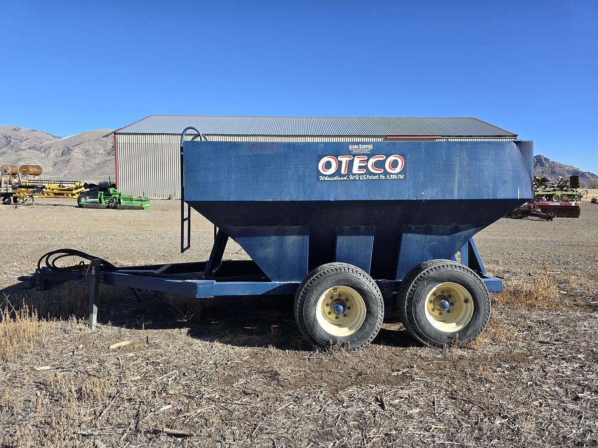 Used Oteco A100 Pivot Track Filler