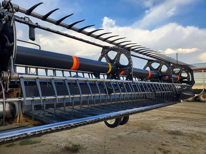 Used 40' Macdon D65-D Draper Header