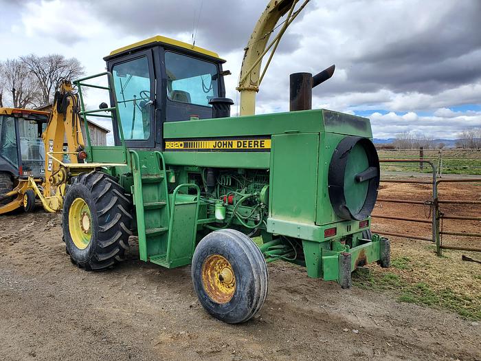 Used John Deere 5820 Forage Harvester / Chopper w/ 3 Headers