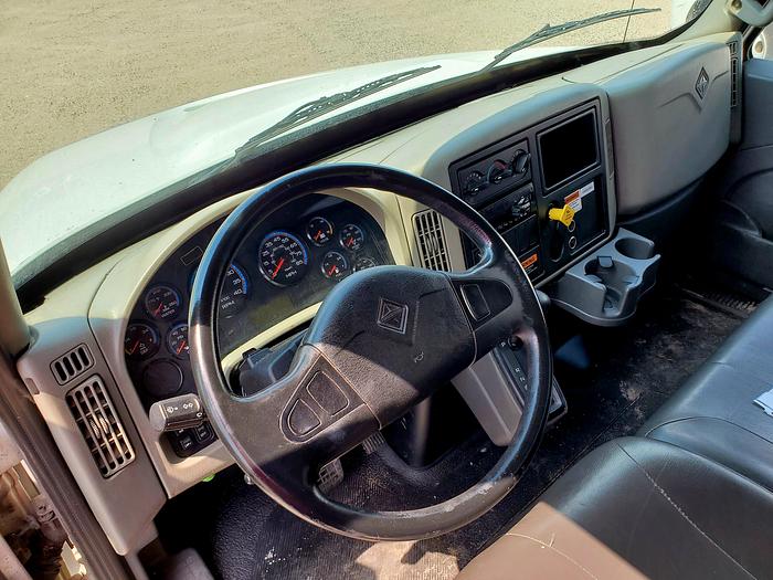 Used 2019 26' International Box Truck w/ Liftgate