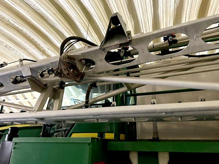Used John Deere 4830 Sprayer w/ Aluminum Booms - 2400 hrs