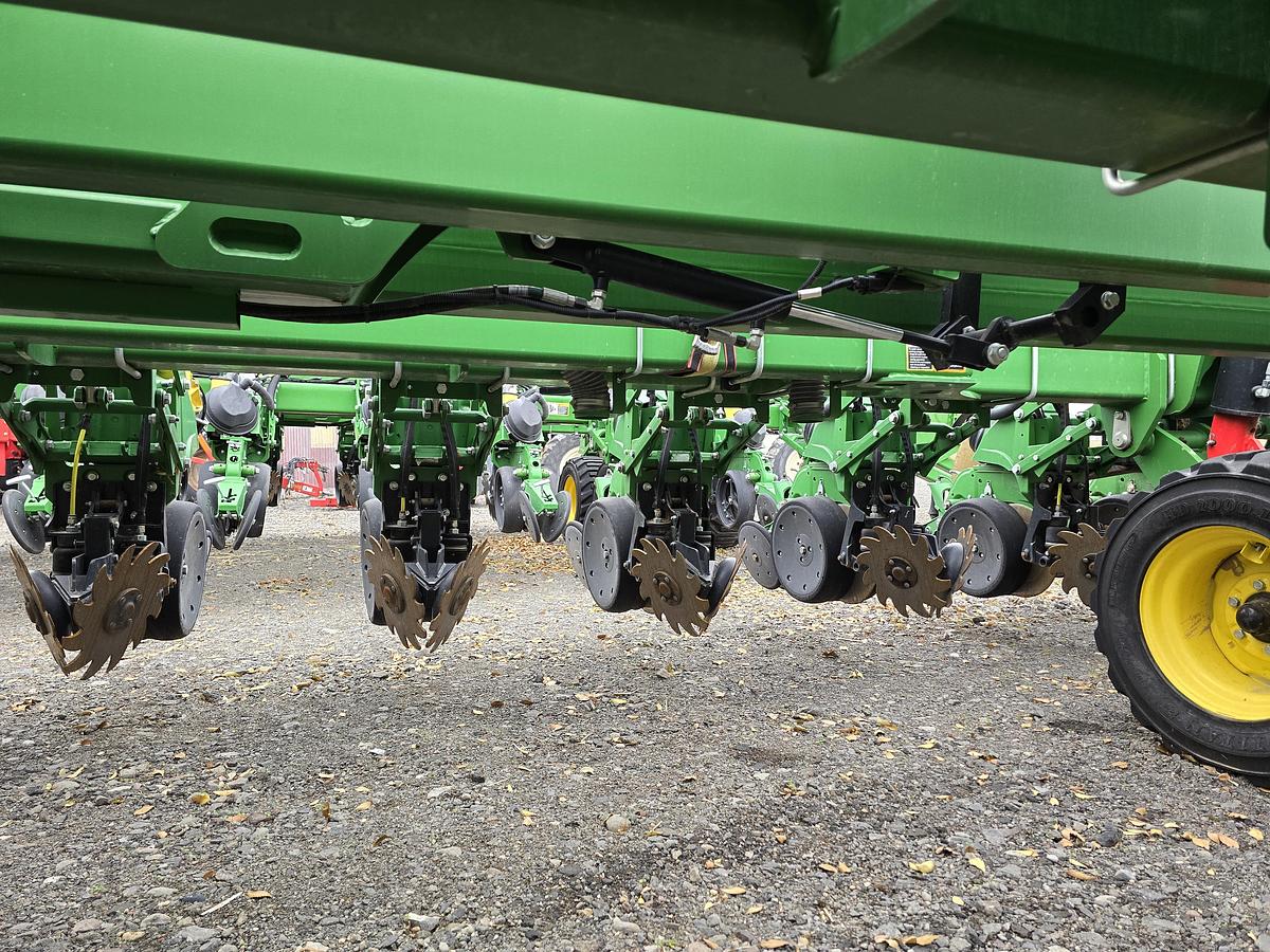 Used 2021 John Deere DB60 Planter - 24R30