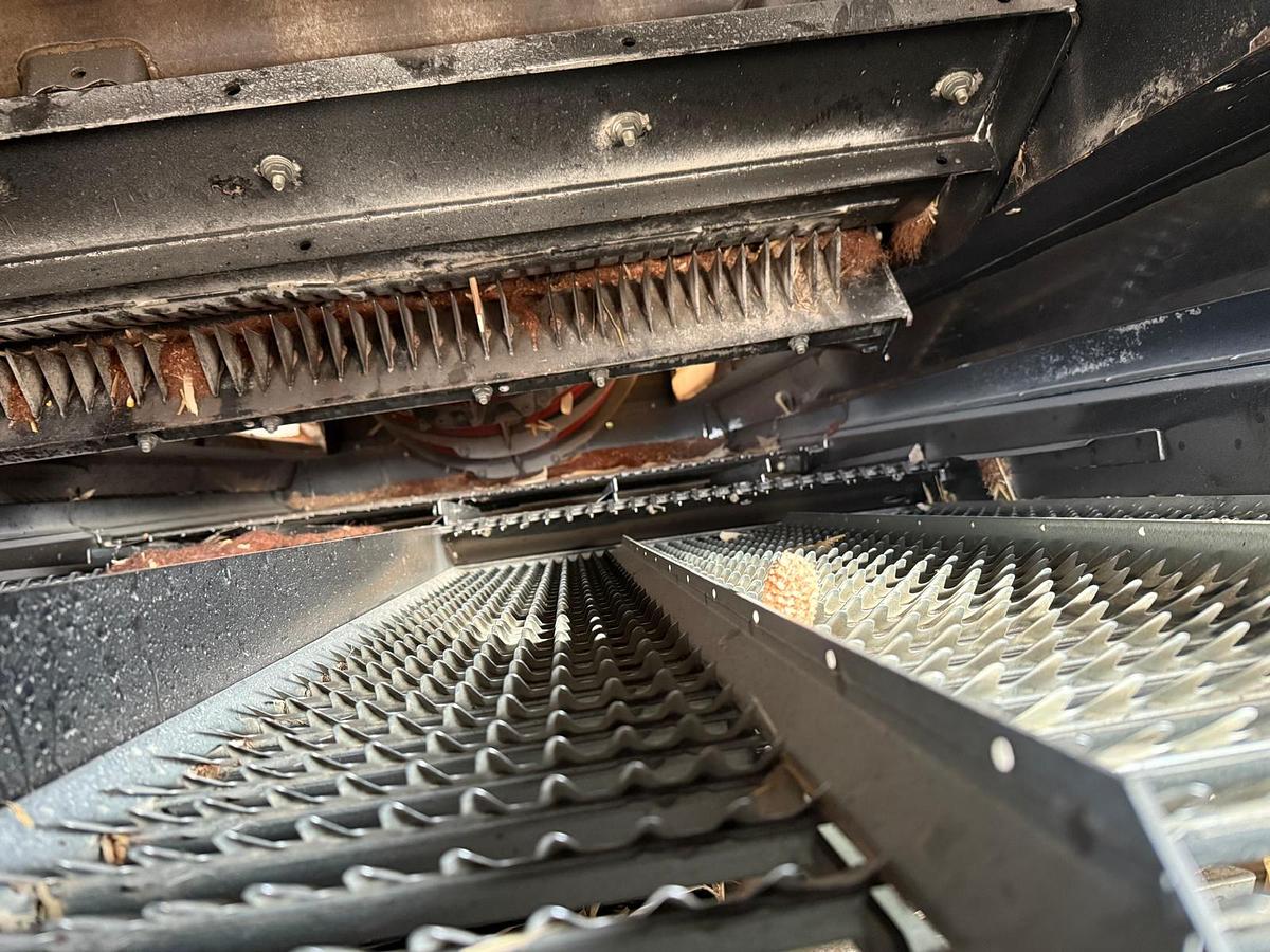 Used 2010 Case 8120 Combine w/ 4000 eng hrs