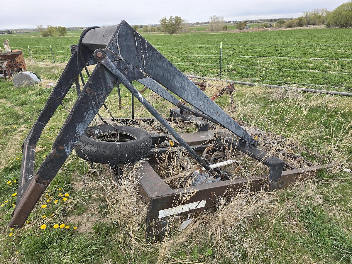 Used International 1486 Tractor w/ Loader