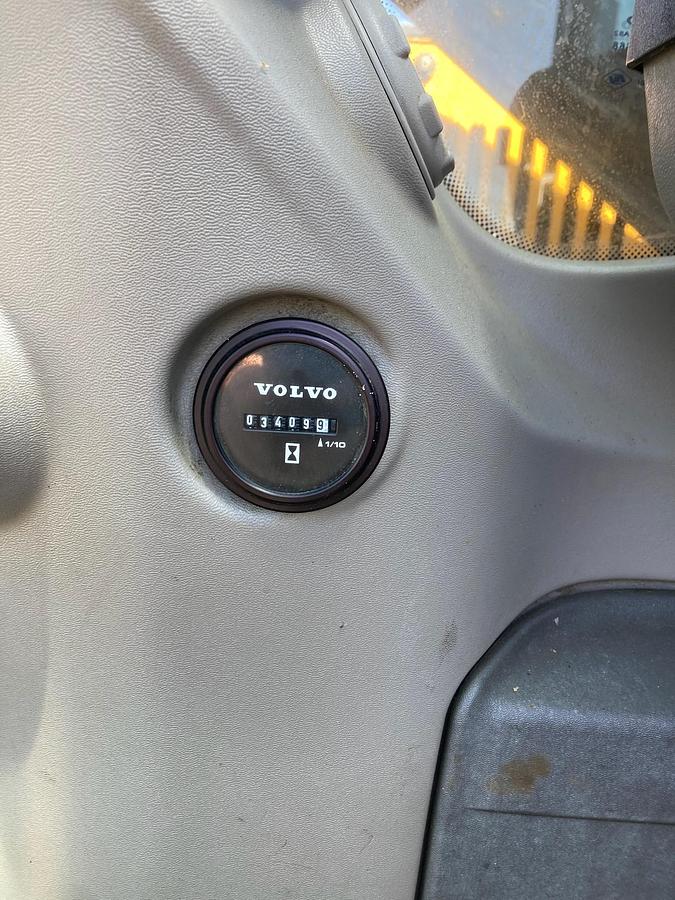 Used 2018 Volvo ECR145EL Excavator w/ Thumb + Push Blade - 3400 hrs