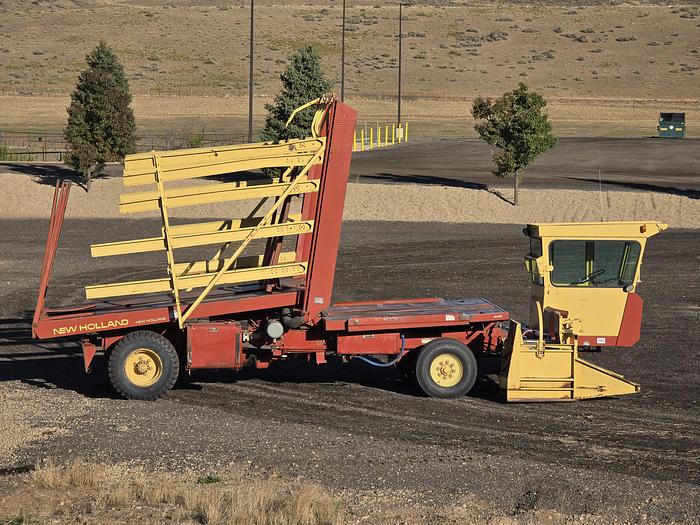 Used New Holland 1085 Balewagon