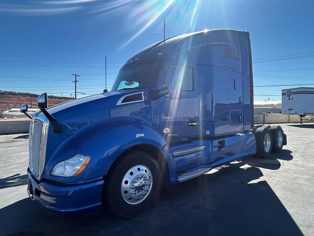 Used 2020 Kenworth T680 Truck