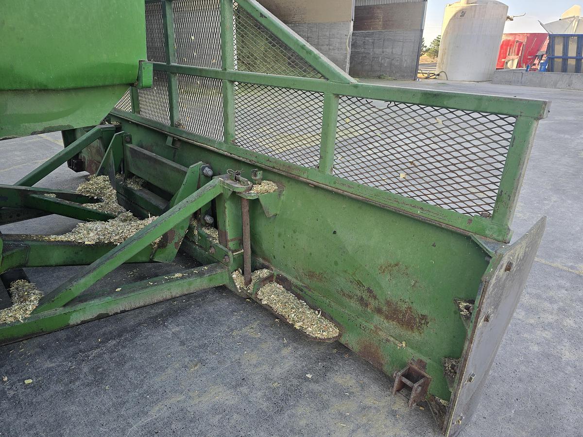 Used 1990 John Deere 8960 Tractor w/ Silage Blade