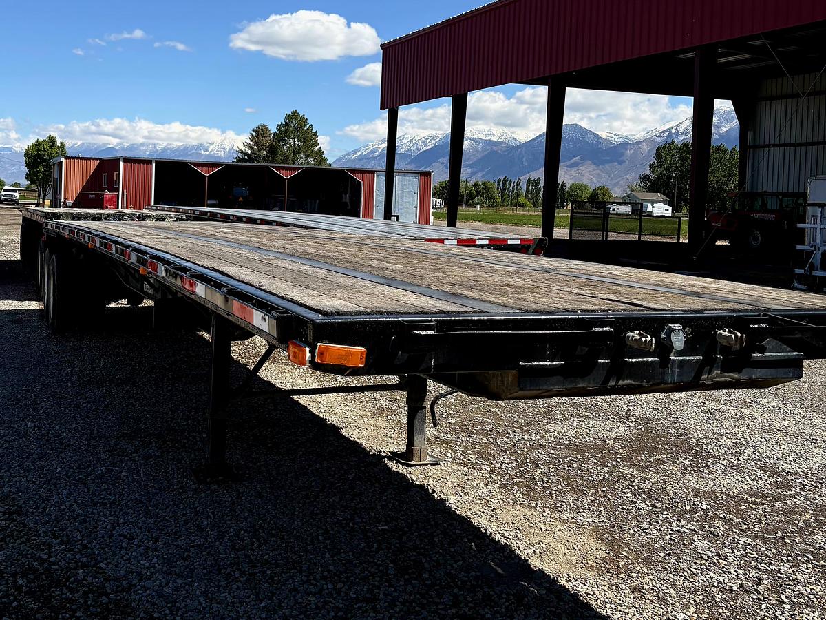 Used 40' + 30' Flatbed / Hay Trailer Set