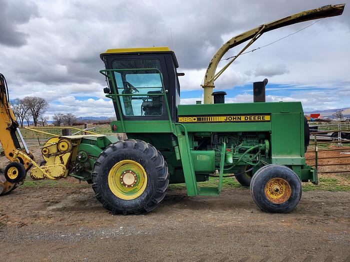 Used John Deere 5820 Forage Harvester / Chopper w/ 3 Headers