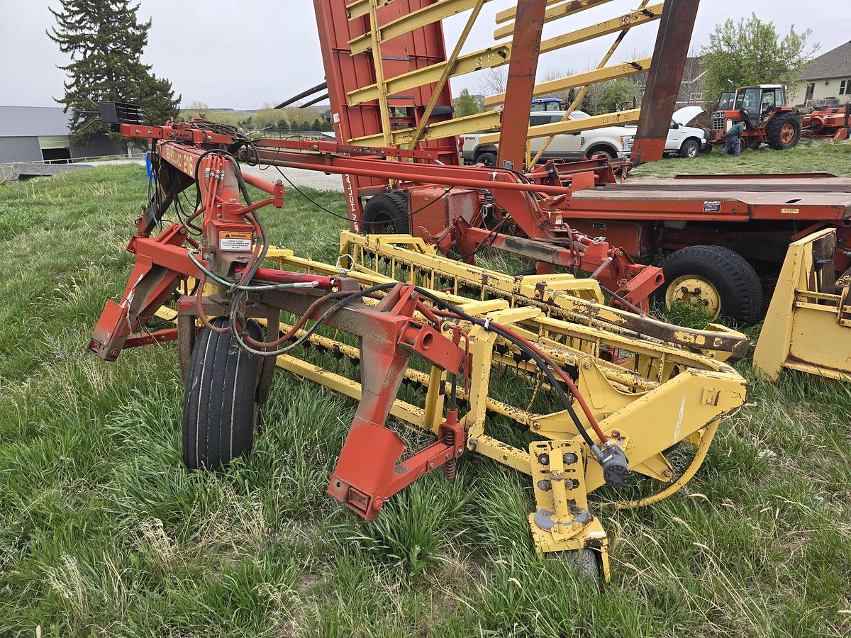 Used New Holland 216 Rake