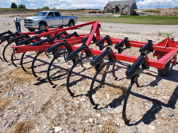Used 17' Case 5800 Chisel Plow