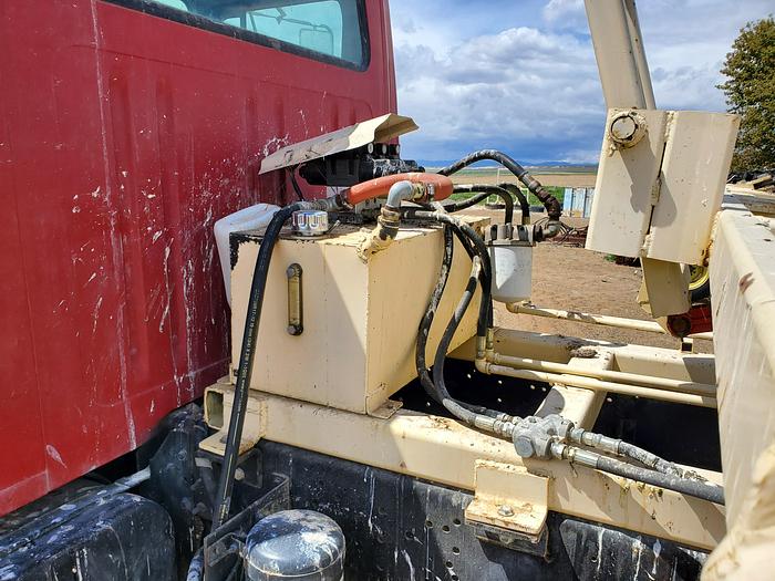 Used International Bale Retriever Truck for Big Square Bales