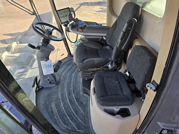 Used 2022 Gleaner S97 Combine