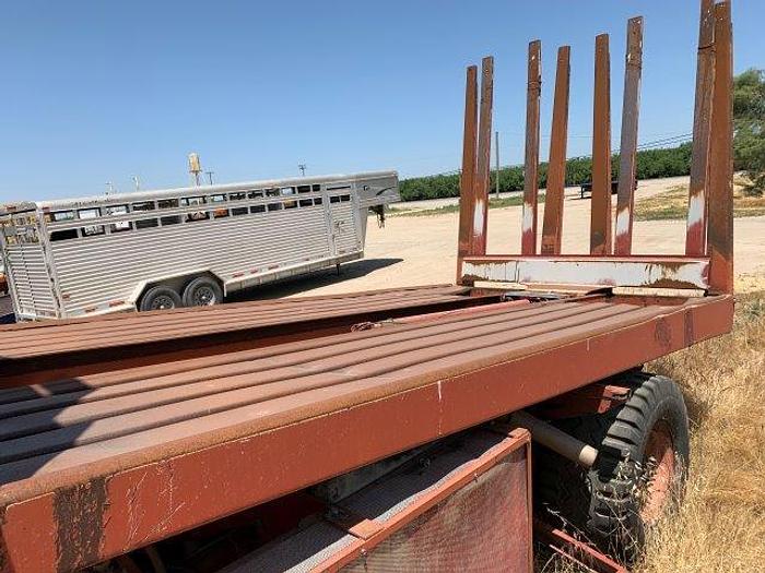 Used New Holland 1095 Bale wagon with Mil-Stak clamp