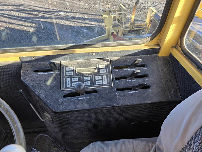 Used New Holland 1085 Balewagon