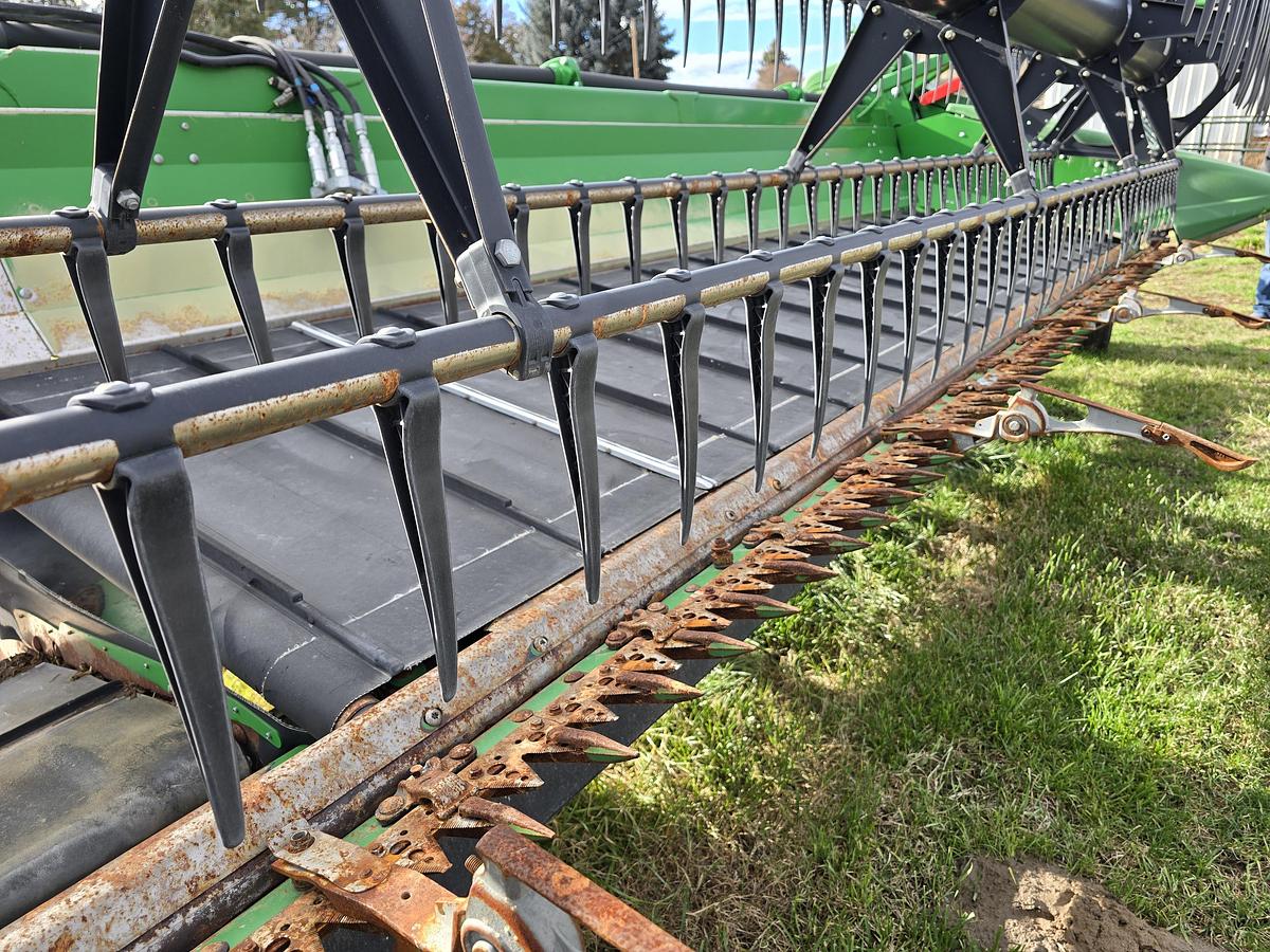 Used 2018 John Deere 735D Draper Header