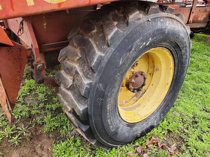Used New Holland 1048 Balewagon