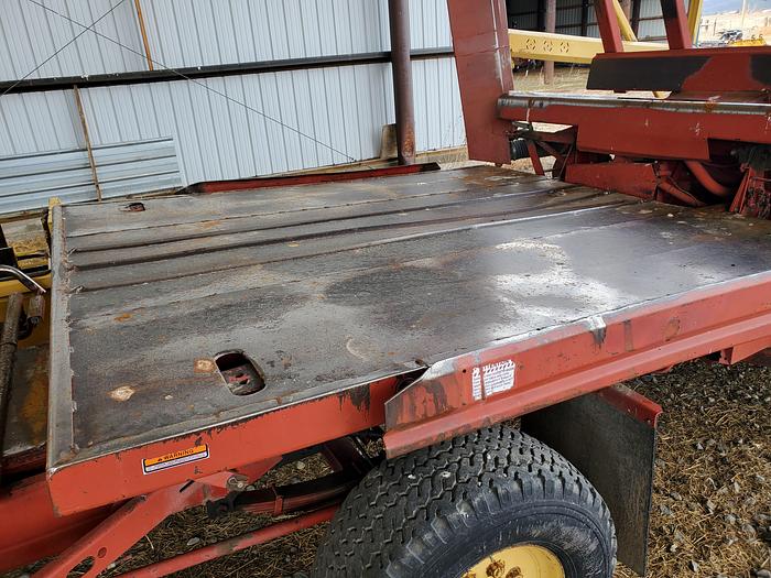 Used New Holland 1085 Balewagon w/ 4k hrs