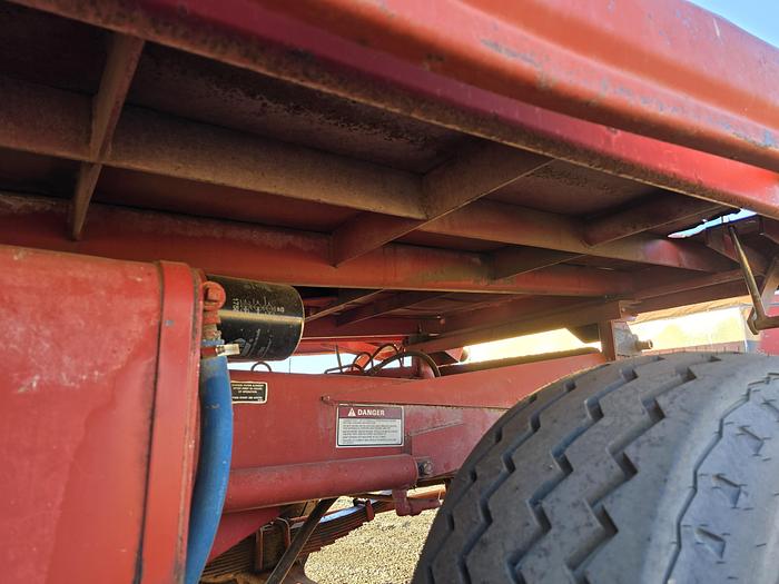 Used New Holland 1085 Balewagon