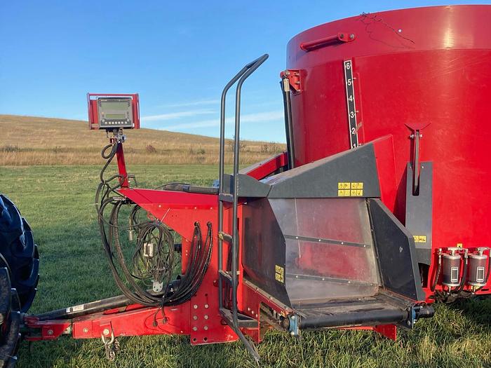 Used 2018 Anderson A520FD Vertical Feed Mixer