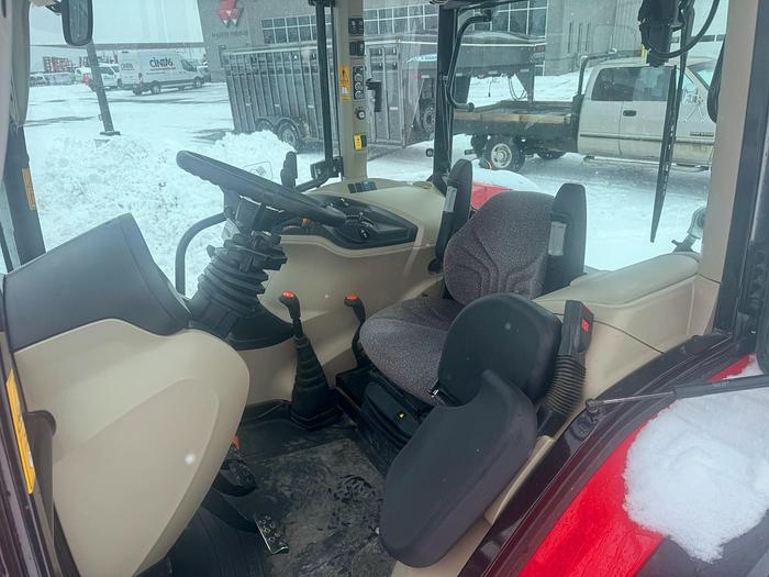 Used 2022 Massey Ferguson 6712 Tractor w/ Loader ** 670 hrs **