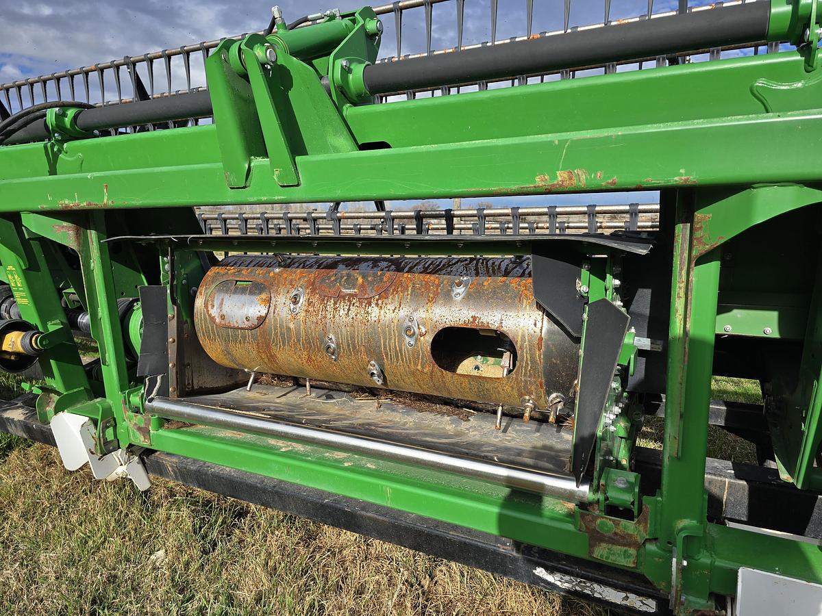 Used 2018 John Deere 735D Draper Header