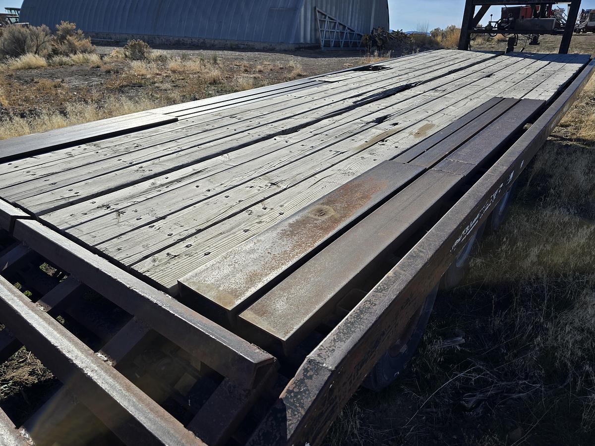 Used Donahue Swather Trailer - Hyd Adjust to 12' Wide