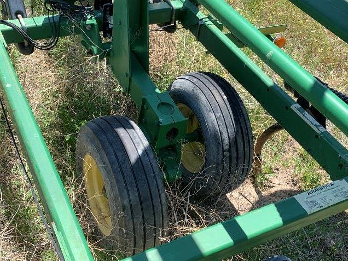 Used 2003 John Deere 2400 3-Section Chisel Plow 31'