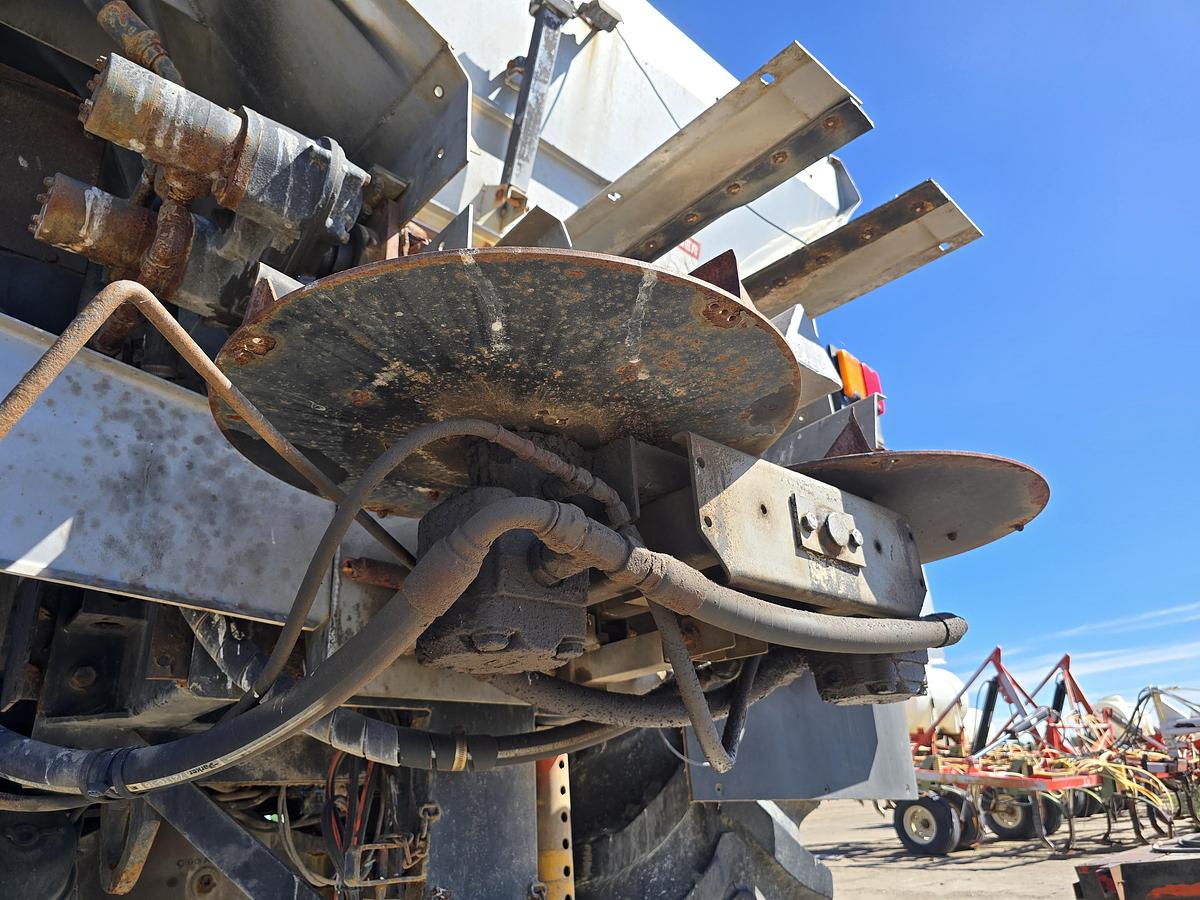 Used 14' New Leader L3020G4 Spreader Box