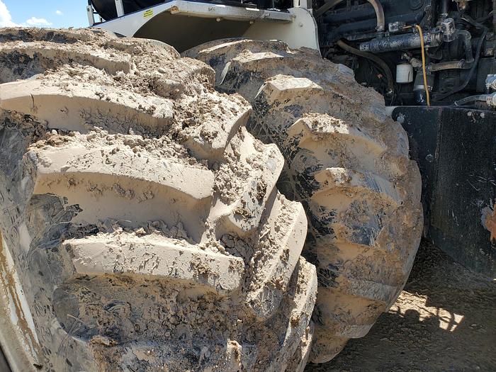 Used Big Bud 525/50 Tractor + 25 cyd Scraper w/ GPS