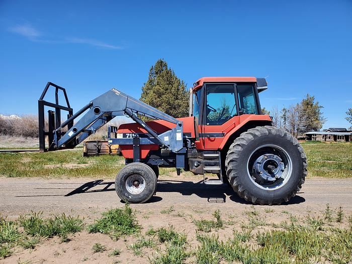 Used 1990 Case 7110 Tractor w/ Loader