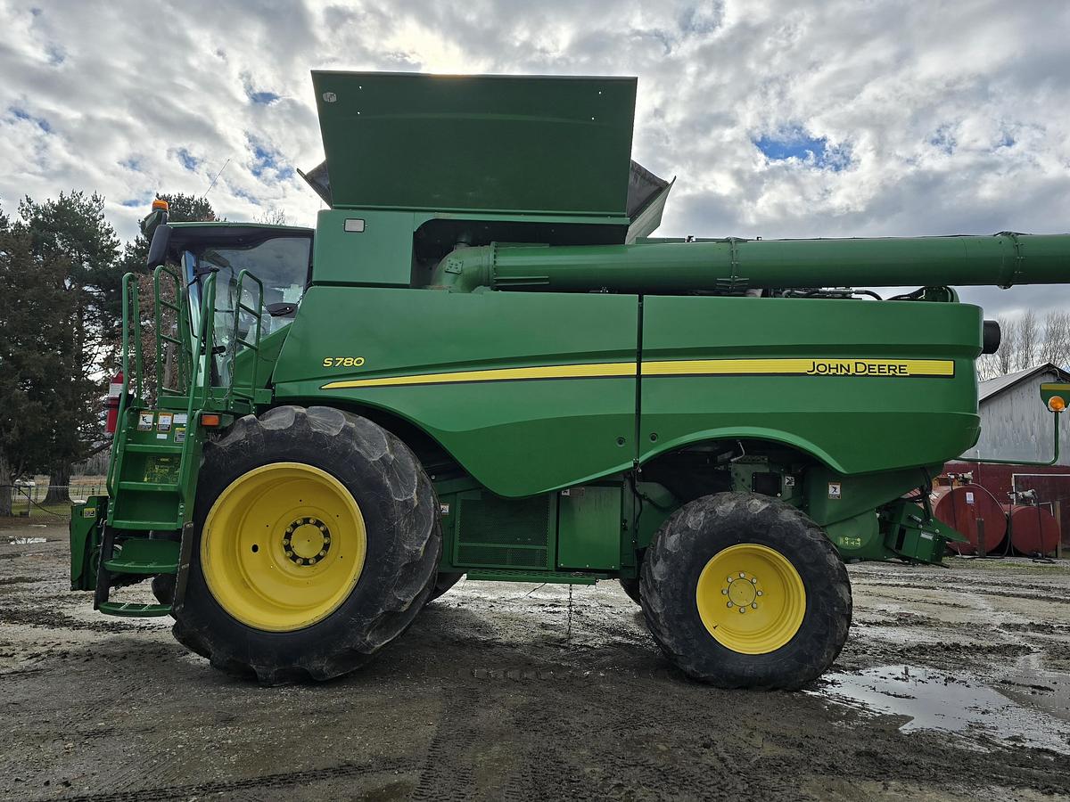 Used 2018 John Deere S780 Combine