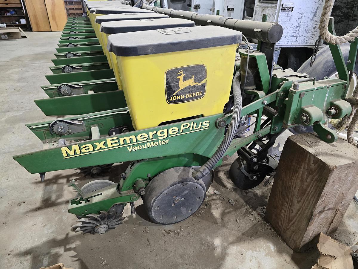 Used 12R22 John Deere 1730 Precision Planter
