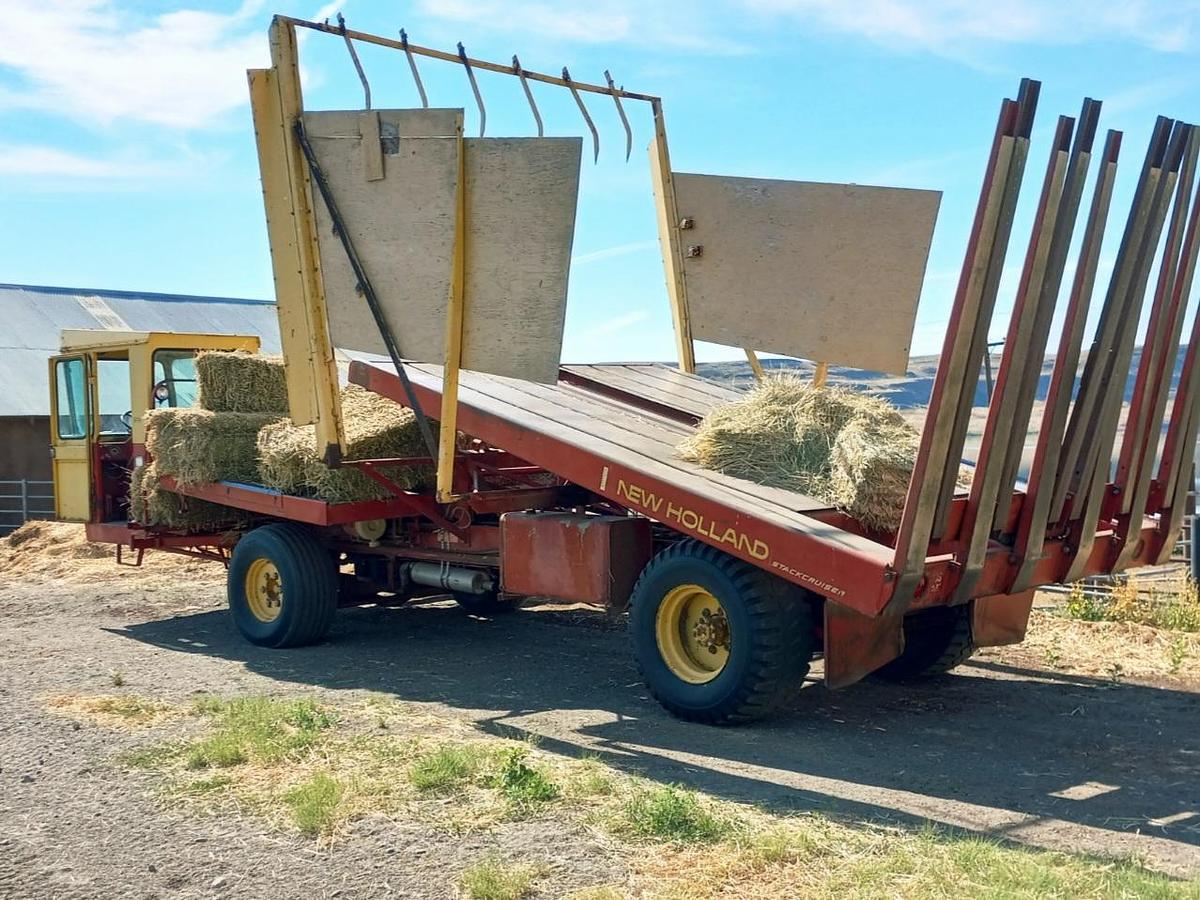 Used New Holland 1049 Balewagon