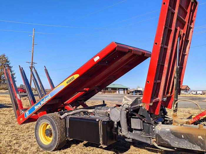 Used 2013 New Holland H9880 Balewagon w/ Mil-Stak + Small Chute - 3400 hrs