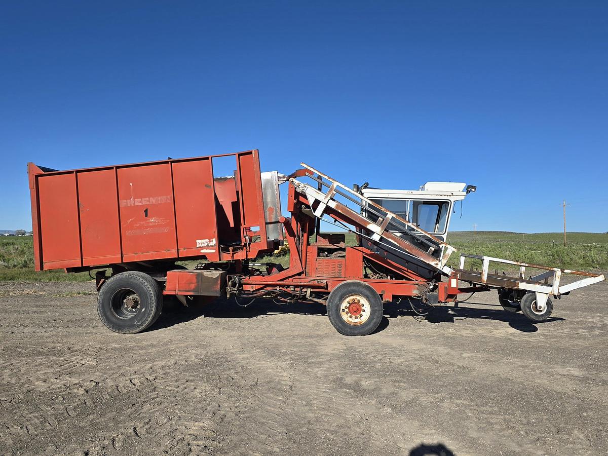 Used ** Going to Auction ** Freeman 5000 Bale Stacker