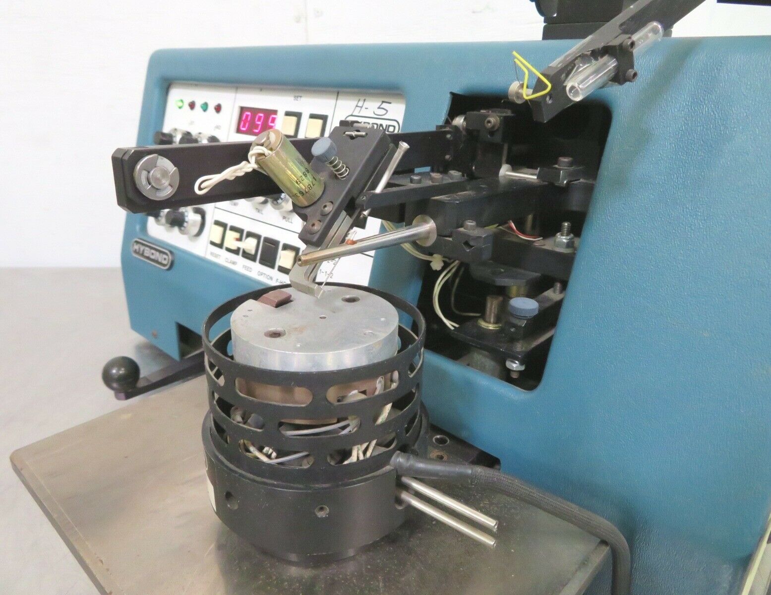 Used Hybond 572 532A 45° Feed Thermosonic Wedge Wire & Ribbon Bonder refurb'd