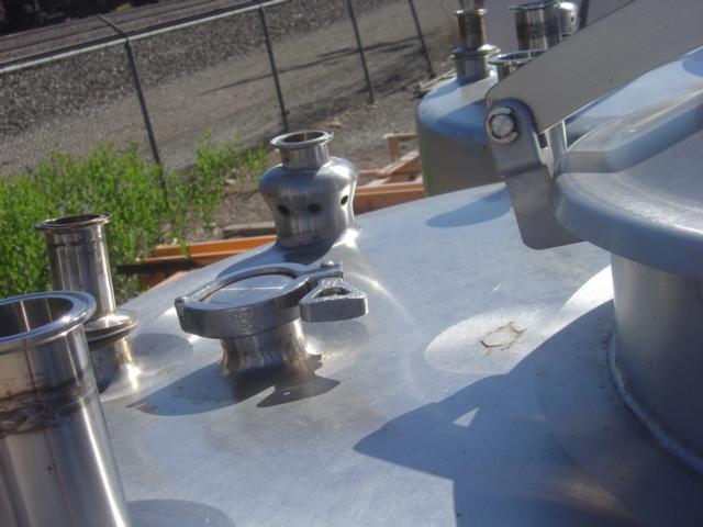 Usado 2 TANK CIP SKID. WITH 280 GAL TANKS, SOLID TOP WITH MANHOLES