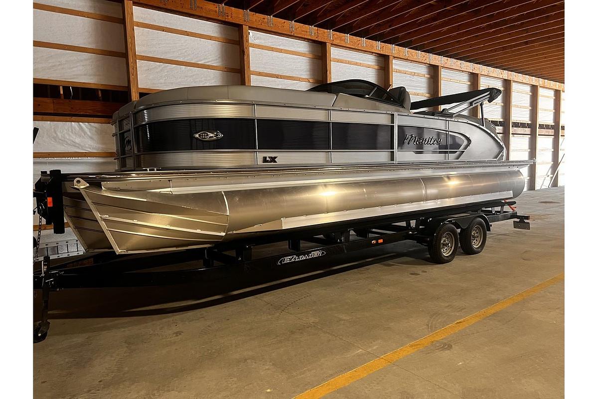 2025 Manitou LX 25' Rear Facing X-treme Windshield (RFXW) Tritoon