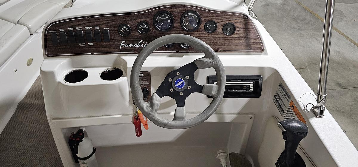 Used 2001 Four Winns 214 FunShip