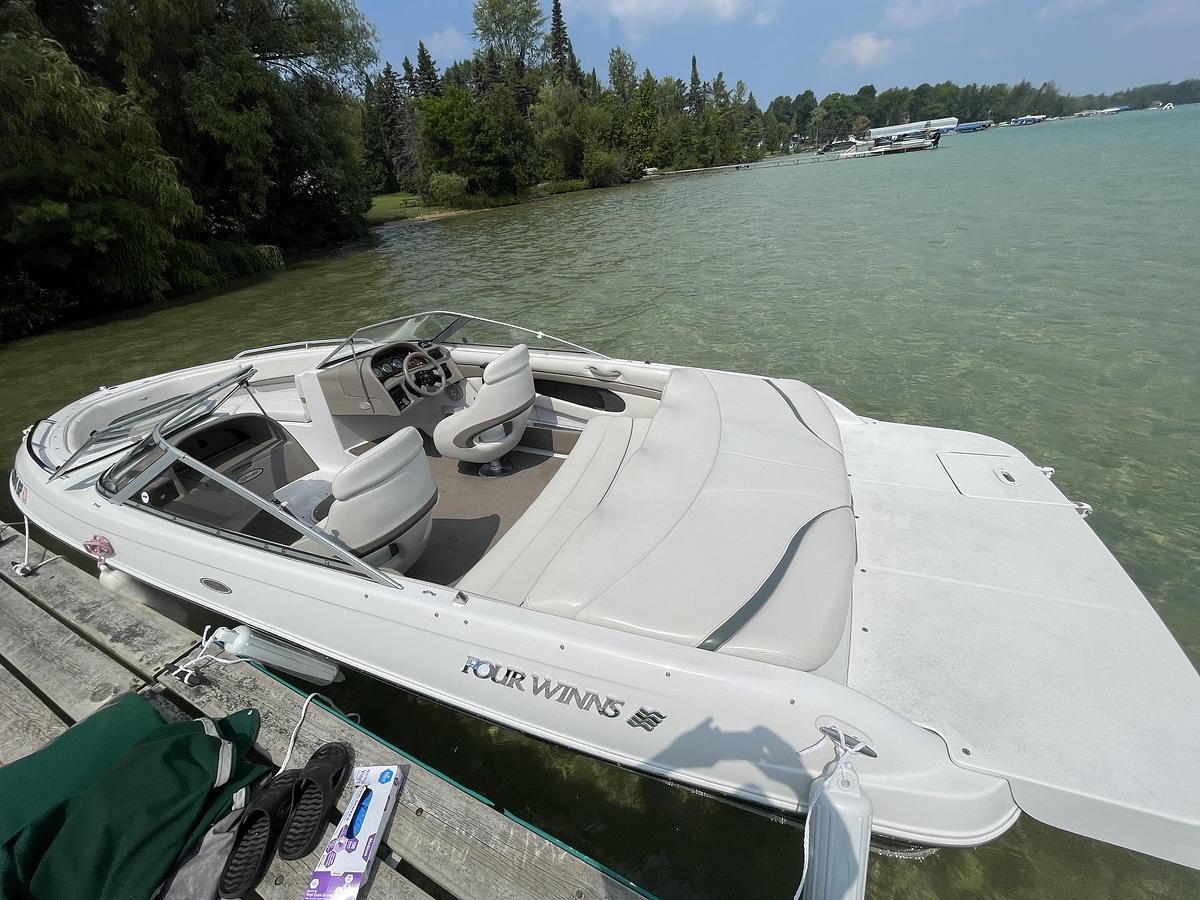 Used 2002 Four Winns 200 Horizon with Trailer