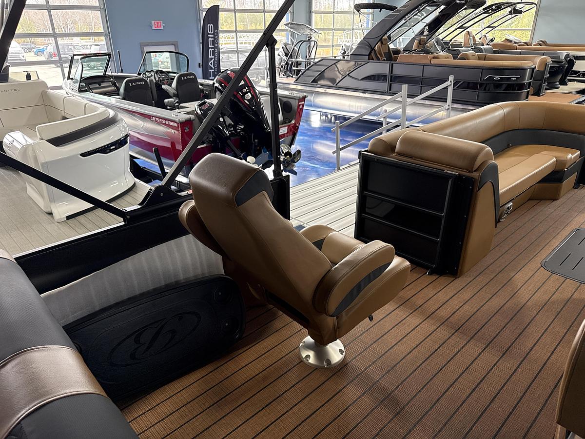 2026 Bentley Pontoons Elite 253 Swingback dual captain