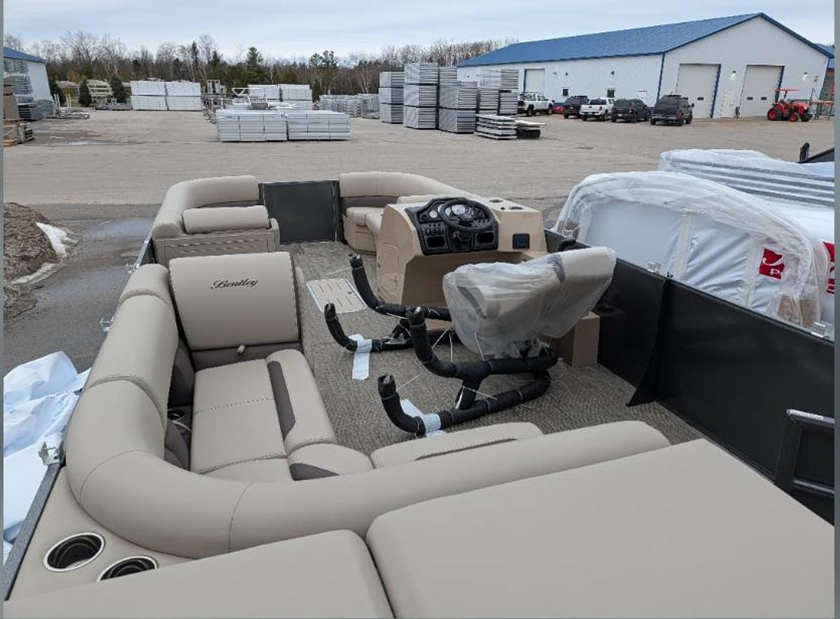 2026 Bentley Pontoons Legacy 243 Cruise