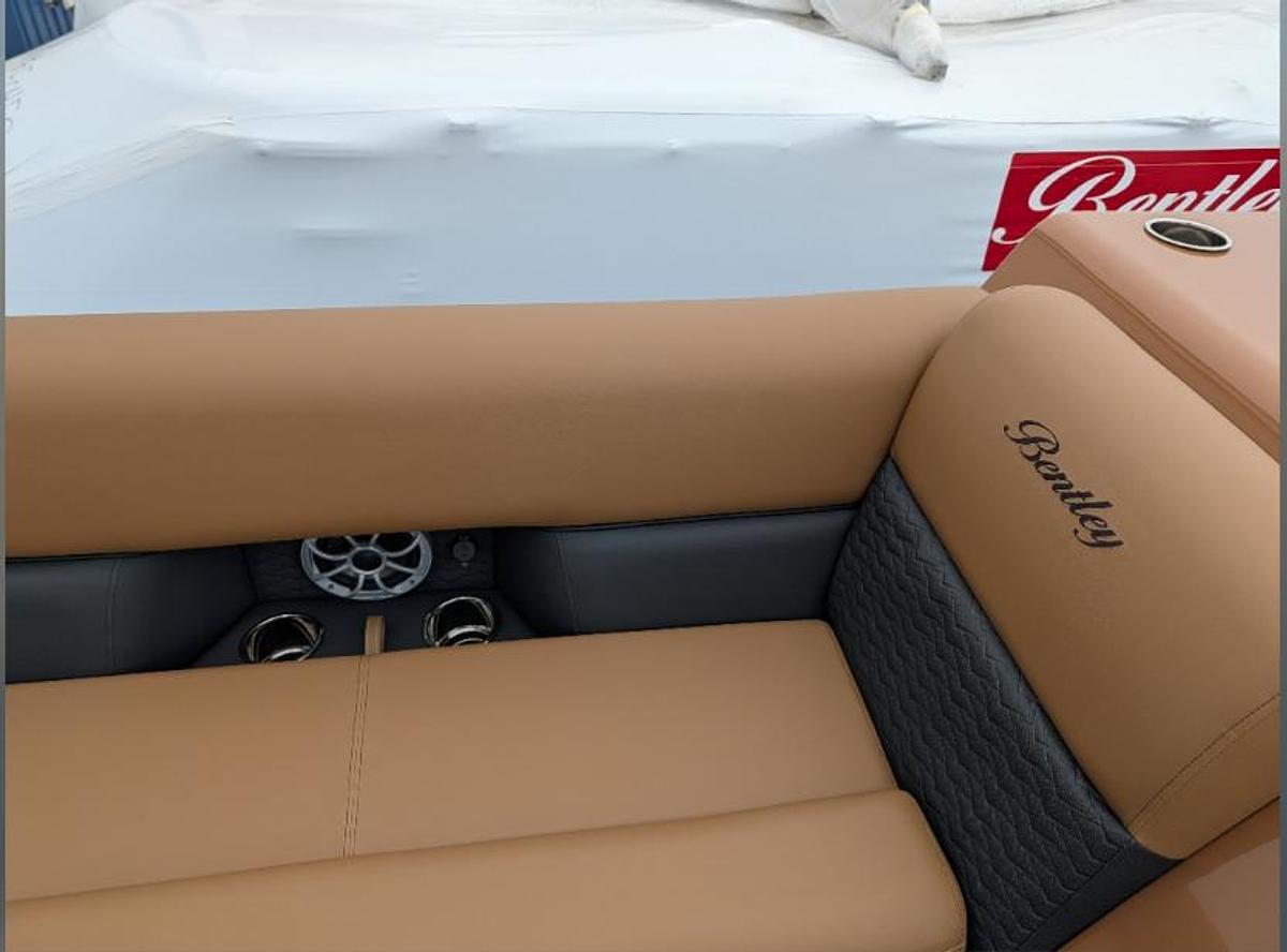 2026 Bentley Pontoon Elite 253 Admiral