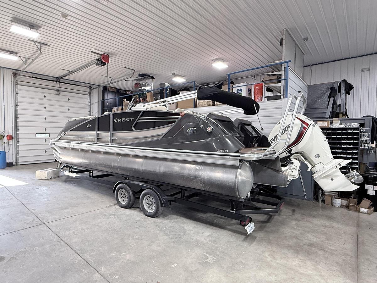 Used 2014 Crest  250 Savanah