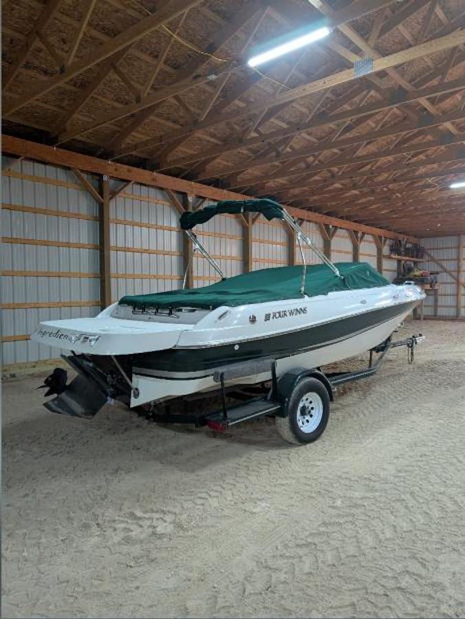 Used 2002 Four Winns Horizen with Trailer