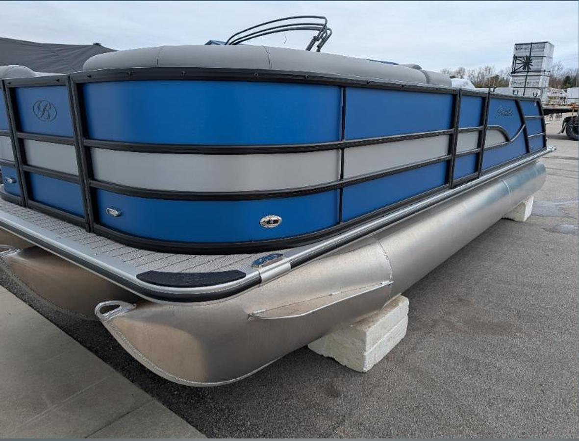 2026  BENTLEY LEGACY 223 SWINGNACK