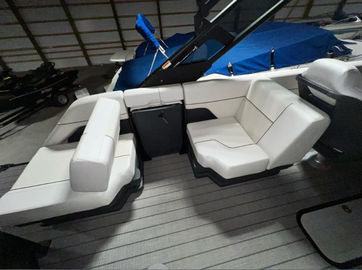 2025 Manitou 2025 Manitou Explore 24